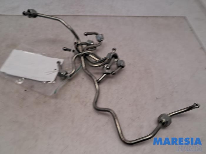Begagnade Bränsleledningsset Renault Master III (EV/HV/UV/VA/VB/VD/VF/VG/VJ) 2.3 dCi 145 16V FWD Pris € 55,06 Inklusive moms erbjuds av Maresia Parts