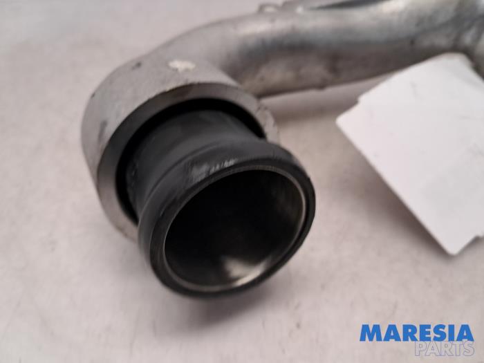 Intercooler Rohr van een Renault Master III (EV/HV/UV/VA/VB/VD/VF/VG/VJ) 2.3 dCi 145 16V FWD 2020
