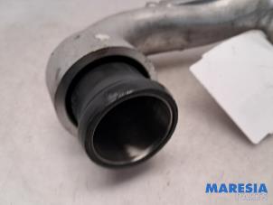 Intercooler Rohr van een Renault Master III (EV/HV/UV/VA/VB/VD/VF/VG/VJ) 2.3 dCi 145 16V FWD 2020