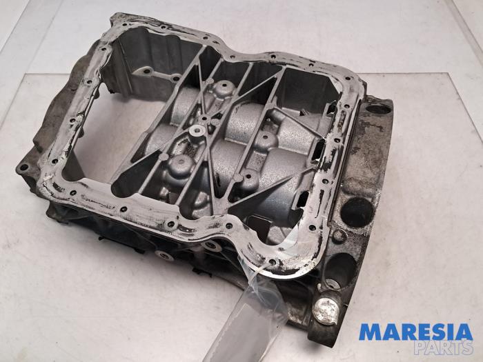 Begagnade Oljetråg Renault Master III (EV/HV/UV/VA/VB/VD/VF/VG/VJ) 2.3 dCi 145 16V FWD Pris € 127,05 Inklusive moms erbjuds av Maresia Parts