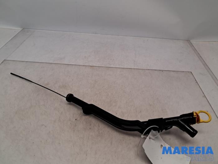 Gebrauchte Ölmessstab Renault Master III (EV/HV/UV/VA/VB/VD/VF/VG/VJ) 2.3 dCi 145 16V FWD Preis € 30,25 Mit Mehrwertsteuer angeboten von Maresia Parts