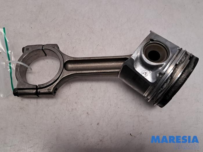 Usados Biela Renault Master III (EV/HV/UV/VA/VB/VD/VF/VG/VJ) 2.3 dCi 145 16V FWD Precio € 90,75 IVA incluido ofrecido por Maresia Parts