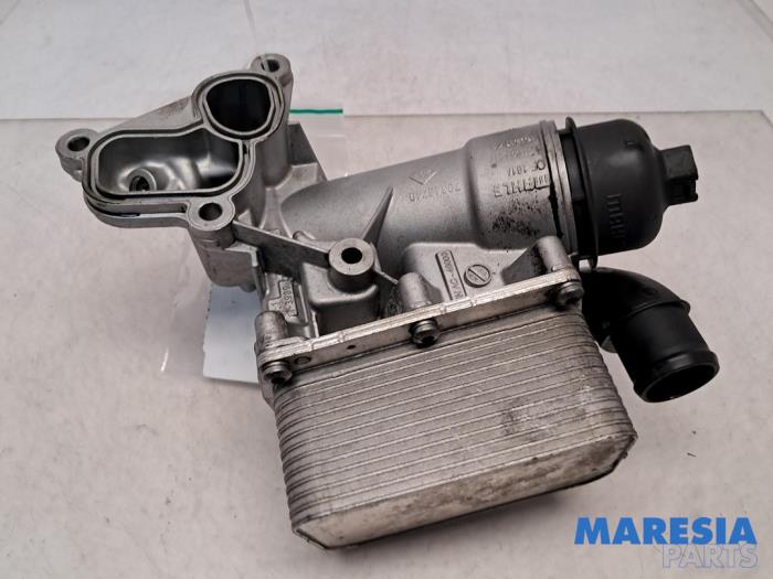 Begagnade Oljefilterhållare Renault Master III (EV/HV/UV/VA/VB/VD/VF/VG/VJ) 2.3 dCi 145 16V FWD Pris € 60,50 Inklusive moms erbjuds av Maresia Parts