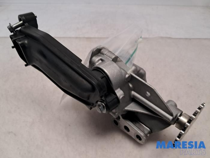 Begagnade Oljepump Renault Master III (EV/HV/UV/VA/VB/VD/VF/VG/VJ) 2.3 dCi 145 16V FWD Pris € 145,20 Inklusive moms erbjuds av Maresia Parts