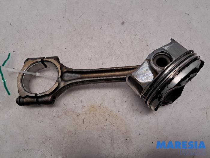 Gebrauchte Pleuelstange Peugeot 308 (L3/L8/LB/LH/LP) 1.2 12V e-THP PureTech 110 Preis € 49,99 Margenregelung angeboten von Maresia Parts
