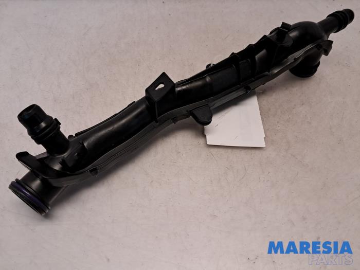 Begagnade Vattenrör Peugeot 308 (L3/L8/LB/LH/LP) 1.2 12V e-THP PureTech 110 Pris € 19,00 Marginaltabell erbjuds av Maresia Parts