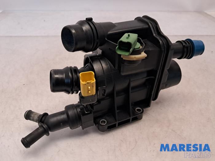 Gebrauchte Thermostatgehäuse Peugeot 308 (L3/L8/LB/LH/LP) 1.2 12V e-THP PureTech 110 Preis € 39,99 Margenregelung angeboten von Maresia Parts
