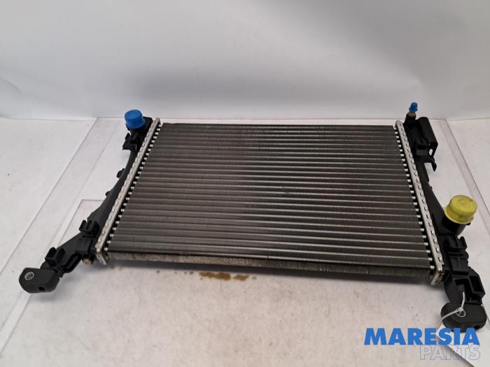 Usagé Radiateur Fiat Grande Punto (199) 1.4 Prix € 25,00 Règlement à la marge proposé par Maresia Parts