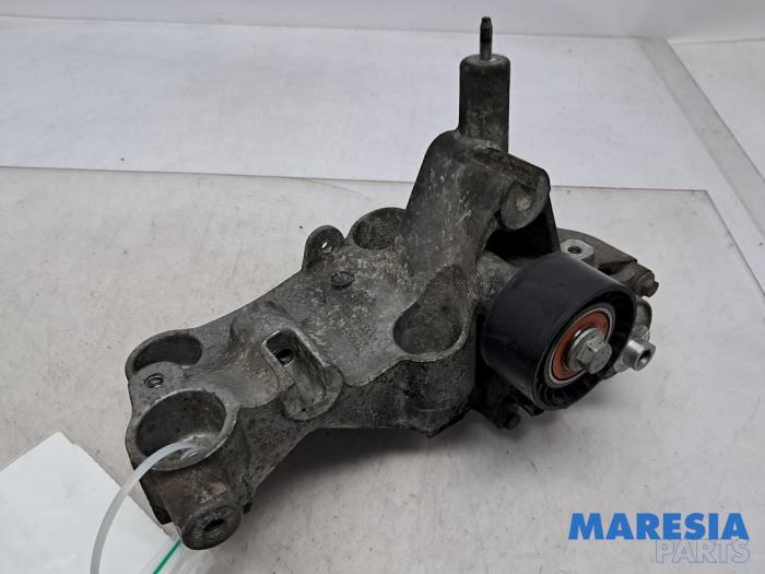 Usagé Support dynamo bas Renault Master III (MA/MB/MC/MD/MH/MF/MG/MH) 2.3 dCi 135 16V FWD Prix € 54,45 Prix TTC proposé par Maresia Parts