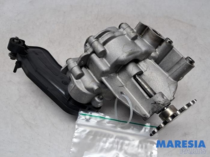 Używane Pompa oleju Renault Master III (MA/MB/MC/MD/MH/MF/MG/MH) 2.3 dCi 135 16V FWD Cena € 145,20 Z VAT oferowane przez Maresia Parts