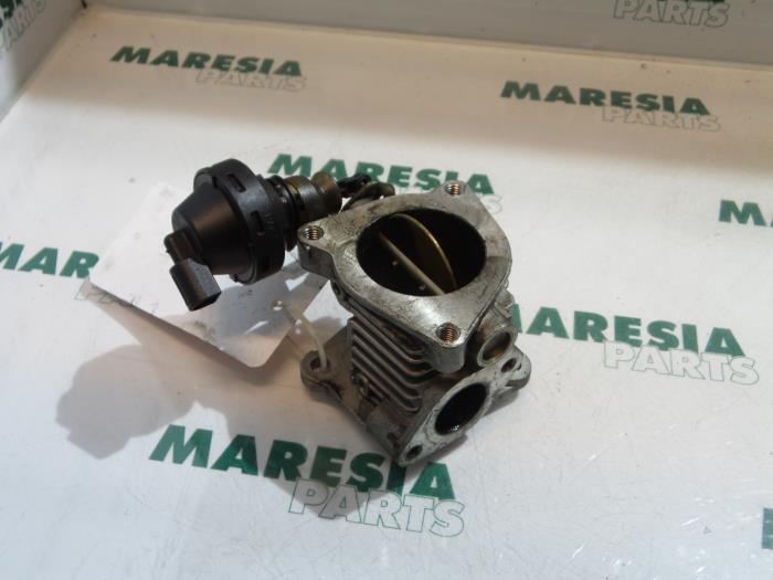 Gebrauchte Drosselklappengehäuse Fiat Stilo (192A/B) 1.9 JTD 80 3-Drs. Preis € 60,00 Margenregelung angeboten von Maresia Parts