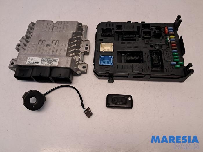 Used Engine management computer Peugeot 5008 I (0A/0E) 1.6 HDiF 16V Price € 315,00 Margin scheme offered by Maresia Parts