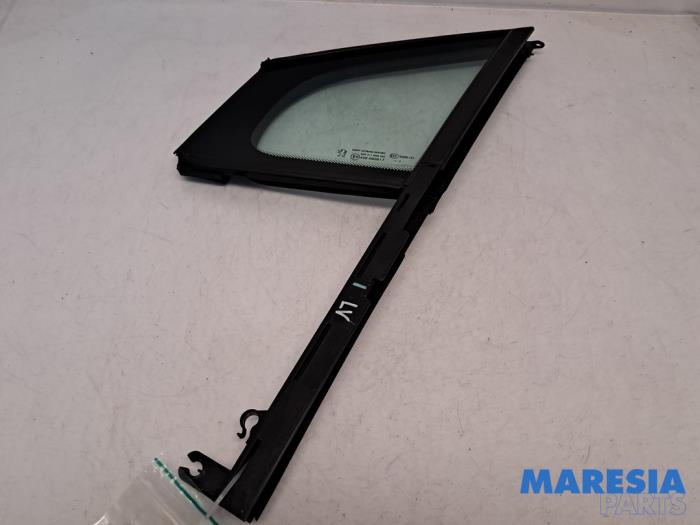 Usados Ventanilla triangular izquierda delante Peugeot 5008 I (0A/0E) 1.6 HDiF 16V Precio € 30,00 Norma de margen ofrecido por Maresia Parts