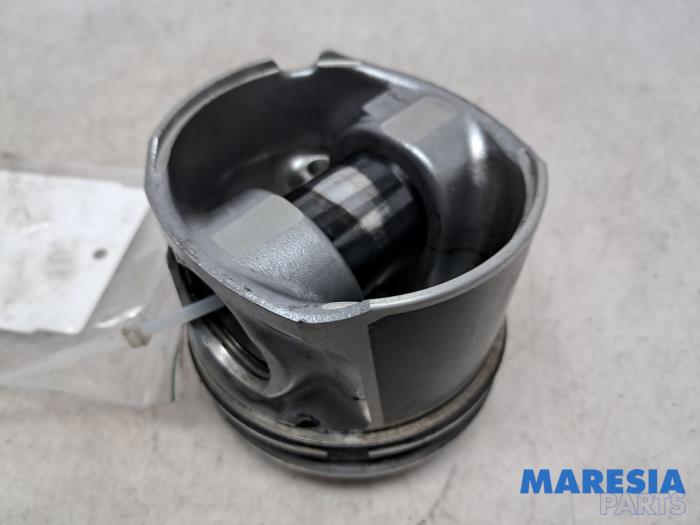 Usagé Piston Renault Master III (MA/MB/MC/MD/MH/MF/MG/MH) 2.3 dCi 135 16V FWD Prix € 60,50 Prix TTC proposé par Maresia Parts