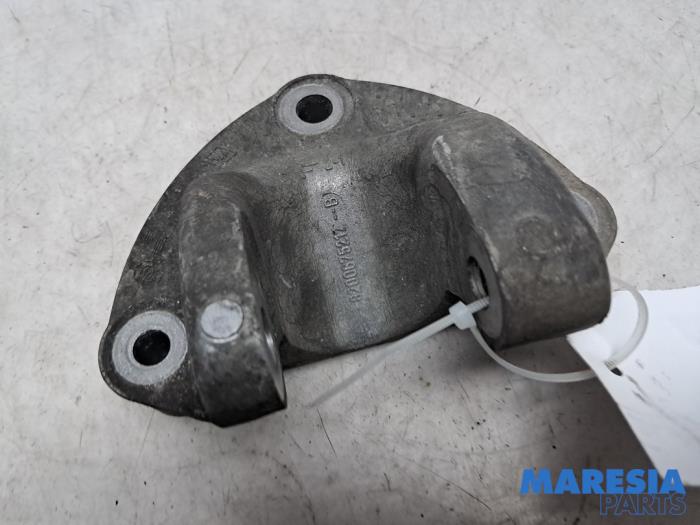 Used Engine mount Renault Master III (MA/MB/MC/MD/MH/MF/MG/MH) 2.3 dCi 135 16V FWD Price € 29,65 Inclusive VAT offered by Maresia Parts