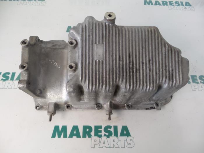 Usagé Couvercle carter Fiat Stilo (192A/B) 1.9 JTD 80 3-Drs. Prix € 75,00 Règlement à la marge proposé par Maresia Parts