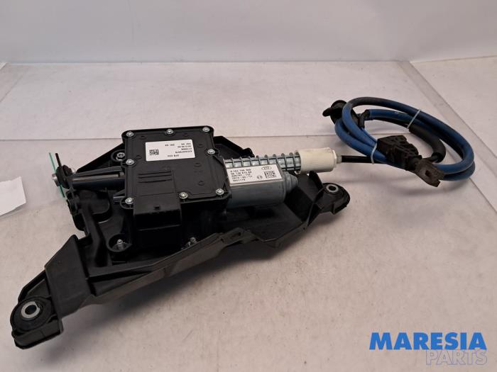 Używane Silnik hamulca postojowego Peugeot 5008 I (0A/0E) 1.6 HDiF 16V Cena € 200,00 Procedura marży oferowane przez Maresia Parts