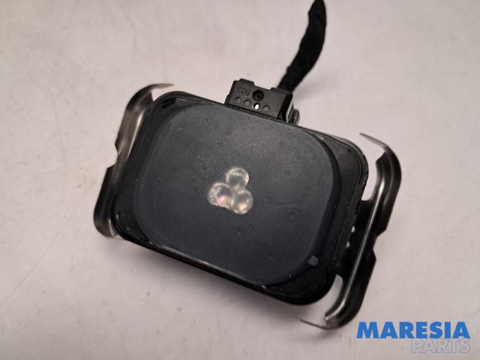 Begagnade Regnsensor Peugeot 5008 I (0A/0E) 1.6 HDiF 16V Pris € 20,00 Marginaltabell erbjuds av Maresia Parts