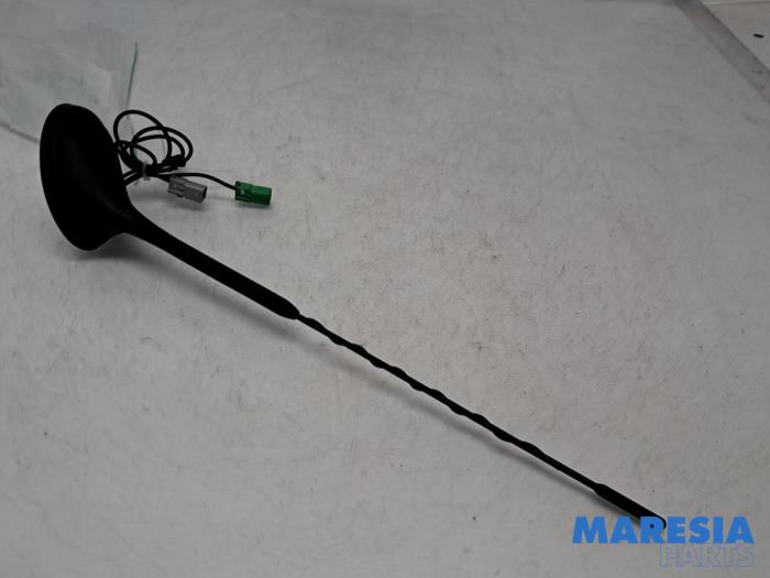 Używane Antena Peugeot 5008 I (0A/0E) 1.6 HDiF 16V Cena € 30,00 Procedura marży oferowane przez Maresia Parts