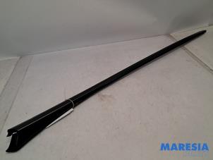 Usados Cubierta embellecedor A derecha Peugeot 3008 I (0U/HU) 1.6 16V THP 155 Precio € 25,00 Norma de margen ofrecido por Maresia Parts