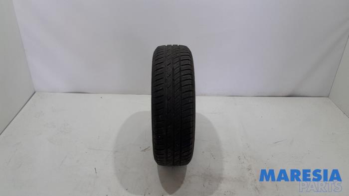 Używane Opona Peugeot 208 I (CA/CC/CK/CL) 1.2 Vti 12V PureTech 82 Cena € 25,00 Procedura marży oferowane przez Maresia Parts