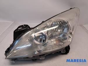 Usados Faro izquierda Peugeot 3008 I (0U/HU) 1.6 16V THP 155 Precio € 135,00 Norma de margen ofrecido por Maresia Parts