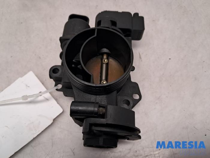 Gebrauchte Drosselklappengehäuse Peugeot 206 (2A/C/H/J/S) 1.4 XR,XS,XT,Gentry Preis € 50,00 Margenregelung angeboten von Maresia Parts