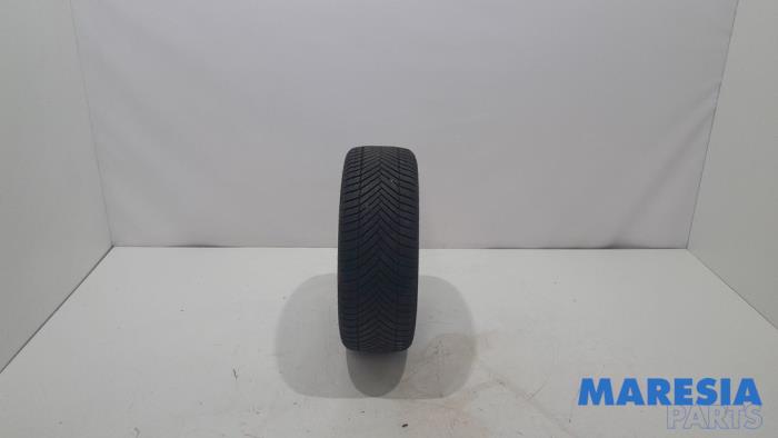 Używane Opona Fiat 500C (312) 0.9 TwinAir 85 Cena € 30,00 Procedura marży oferowane przez Maresia Parts