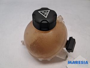 Usagé Réservoir d'expansion Peugeot 3008 I (0U/HU) 1.6 16V THP 155 Prix € 25,00 Règlement à la marge proposé par Maresia Parts
