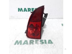 Używane Tylne swiatlo przeciwmgielne Renault Espace (JK) 3.0 dCi V6 24V Cena € 10,00 Procedura marży oferowane przez Maresia Parts