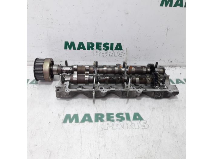 Usagé Arbre à cames Renault Espace (JK) 3.0 dCi V6 24V Prix € 65,00 Règlement à la marge proposé par Maresia Parts