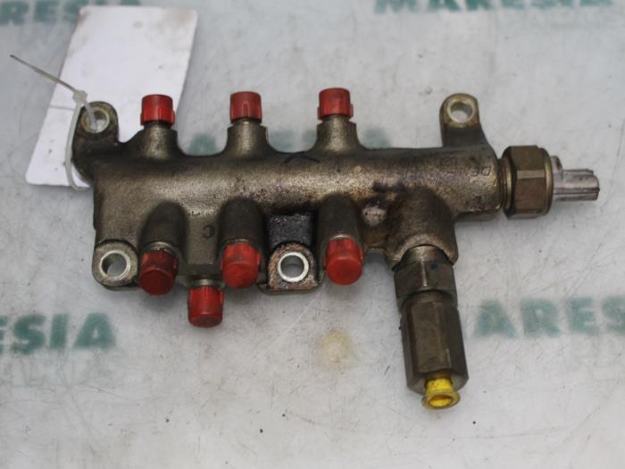Usagé Système d'injection Renault Espace (JK) 3.0 dCi V6 24V Prix € 65,00 Règlement à la marge proposé par Maresia Parts