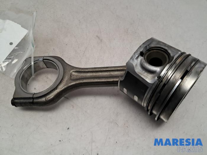 Usagé Bielle Citroen C4 Cactus (0B/0P) 1.6 Blue Hdi 100 Prix € 50,00 Règlement à la marge proposé par Maresia Parts