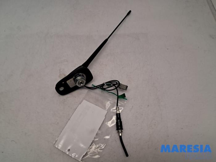 Używane Antena Peugeot Partner (GC/GF/GG/GJ/GK) 1.6 BlueHDi 100 Cena € 24,20 Z VAT oferowane przez Maresia Parts
