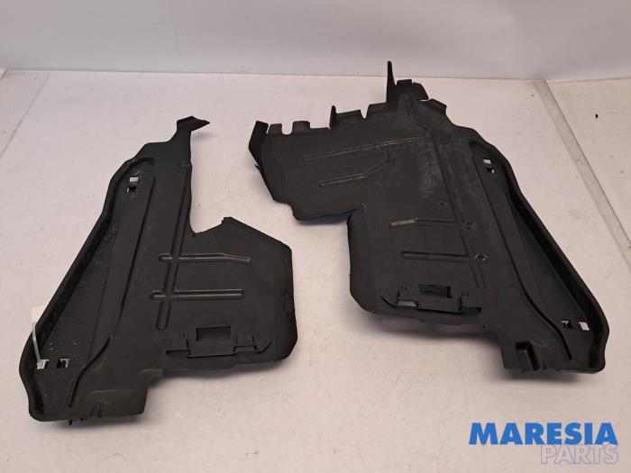 Begagnade Lufttratt Opel Crossland (X) 1.2 12V Pris € 22,50 Marginaltabell erbjuds av Maresia Parts