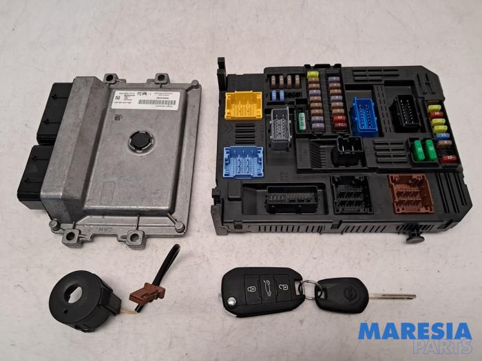 Used Engine management computer Opel Crossland (X) 1.2 12V Price € 349,99 Margin scheme offered by Maresia Parts