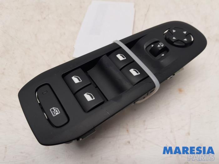 Usados Interruptor combinado de ventanillas Peugeot 308 SW (L4/L9/LC/LJ/LR) 1.2 12V e-THP PureTech 130 Precio € 35,00 Norma de margen ofrecido por Maresia Parts