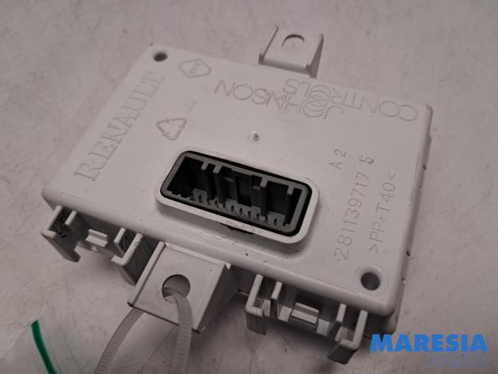 Usagé Module navigation Renault Clio IV (5R) 0.9 Energy TCE 90 12V Prix € 35,00 Règlement à la marge proposé par Maresia Parts