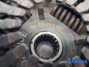Flywheel from a Opel Corsa F (UB/UH/UP) 1.2 12V 75 2022