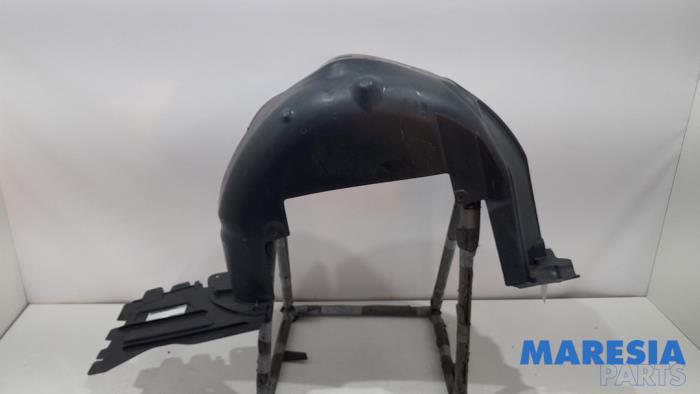 Używane Nadkole Peugeot Expert (G9) 1.6 HDi 90 Cena € 30,25 Z VAT oferowane przez Maresia Parts