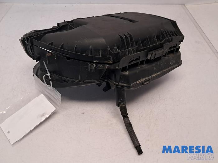 Begagnade Luftfilterhus Peugeot Expert (G9) 1.6 HDi 90 Pris € 30,25 Inklusive moms erbjuds av Maresia Parts