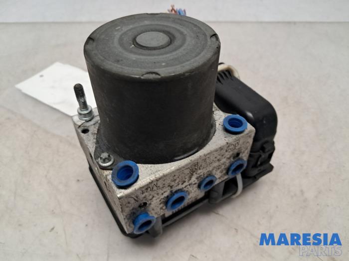 Usagé Bloc ABS Peugeot Expert (G9) 1.6 HDi 90 Prix € 151,25 Prix TTC proposé par Maresia Parts