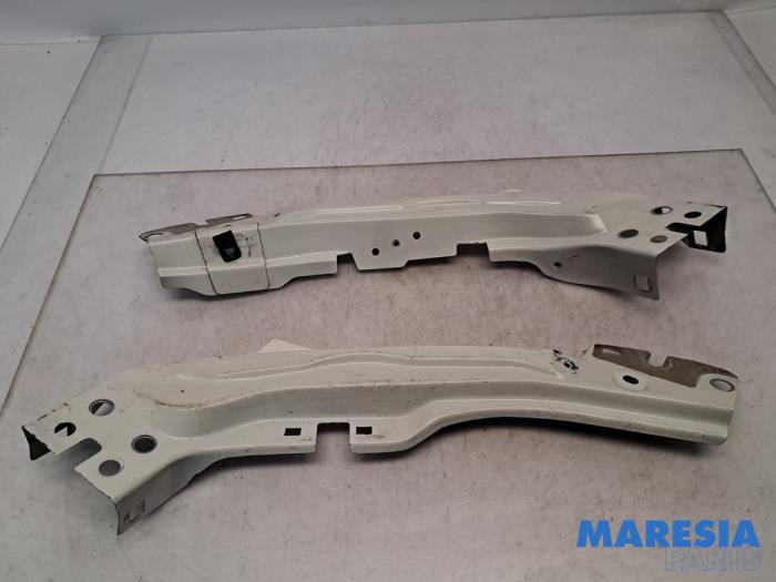 Begagnade Front Peugeot Expert (G9) 1.6 HDi 90 Pris € 60,50 Inklusive moms erbjuds av Maresia Parts