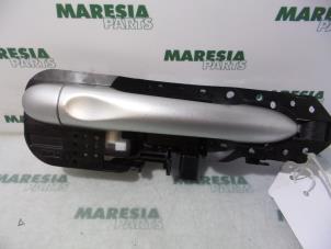 Used Rear door handle 4-door, right Renault Grand Scénic III (JZ) 2.0 16V CVT Price € 35,00 Margin scheme offered by Maresia Parts