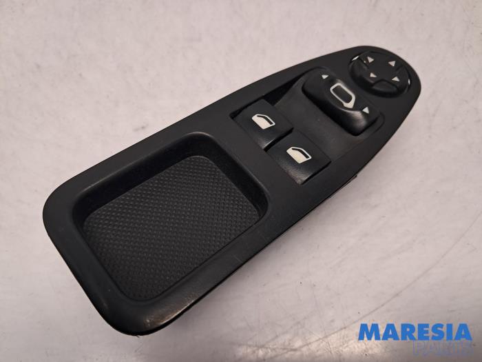 Usados Interruptor combinado de ventanillas Peugeot Expert (G9) 1.6 HDi 90 Precio € 60,44 IVA incluido ofrecido por Maresia Parts