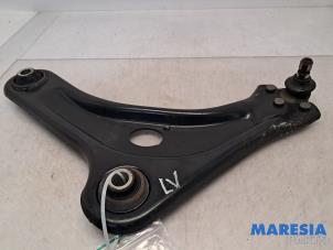 Begagnade Främre undre gaffelben, vänster Peugeot 2008 (CU) 1.6 VTI 16V Pris € 39,95 Marginaltabell erbjuds av Maresia Parts