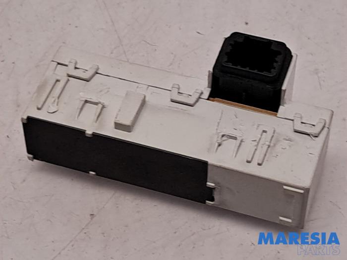 Begagnade Innerdisplay Renault Megane III CC (EZ) 1.4 16V TCe 130 Pris € 35,00 Marginaltabell erbjuds av Maresia Parts