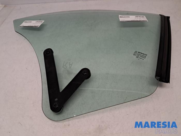 Usados Ventanilla triangular derecha detrás Renault Megane III CC (EZ) 1.4 16V TCe 130 Precio € 75,00 Norma de margen ofrecido por Maresia Parts
