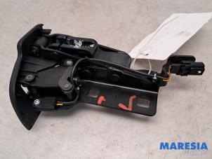 Lås, cabriolet från en Renault Megane III CC (EZ) 1.4 16V TCe 130 2011