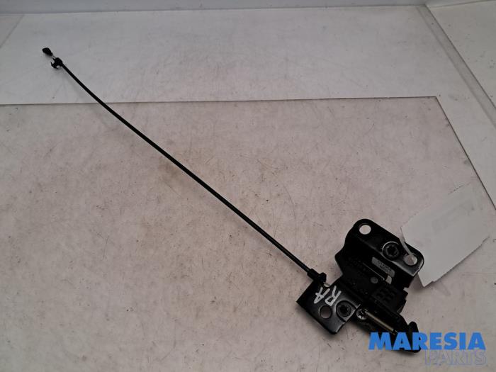 Używane Blokada dachu cabrio Renault Megane III CC (EZ) 1.4 16V TCe 130 Cena € 40,00 Procedura marży oferowane przez Maresia Parts